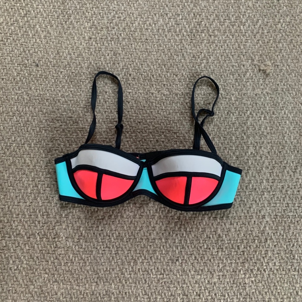 SOLD ‼️ Triangl Bikini Top